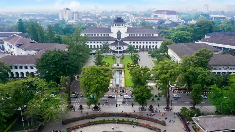 Mengatasi Kesulitan Parkir Saat Beli Oleh-Oleh di Bandung