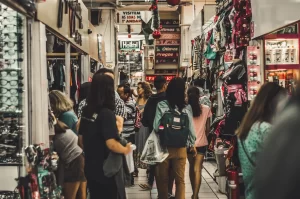 Tips Membeli Oleh-Oleh Bandung Saat Akhir Pekan yang Ramai