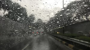 Tips Membeli Oleh-Oleh di Bandung Saat Musim Hujan