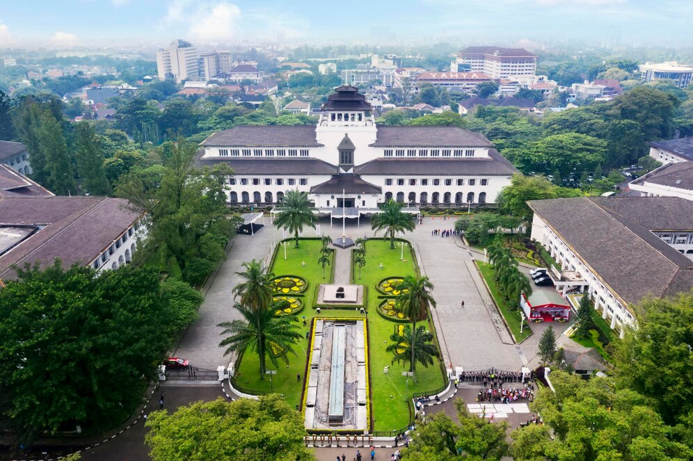 Bandung Nggak Cuma Paris van Java, Ini Sejarahnya!