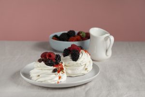 Tips Menggunakan Whipping Cream untuk Dessert dan Kue